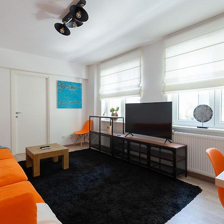 City Center-Cozy One Bedroom Apartment Bukarest Kültér fotó